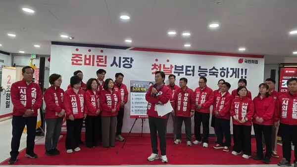 국민의힘 이철우 경북도지사 후보가 6일 조현일 경신사장 후보 선거사무소 개소식에 참석해 지역 보수 표심 잡기에 나섰다. [사진제공-골든타임뉴스]]